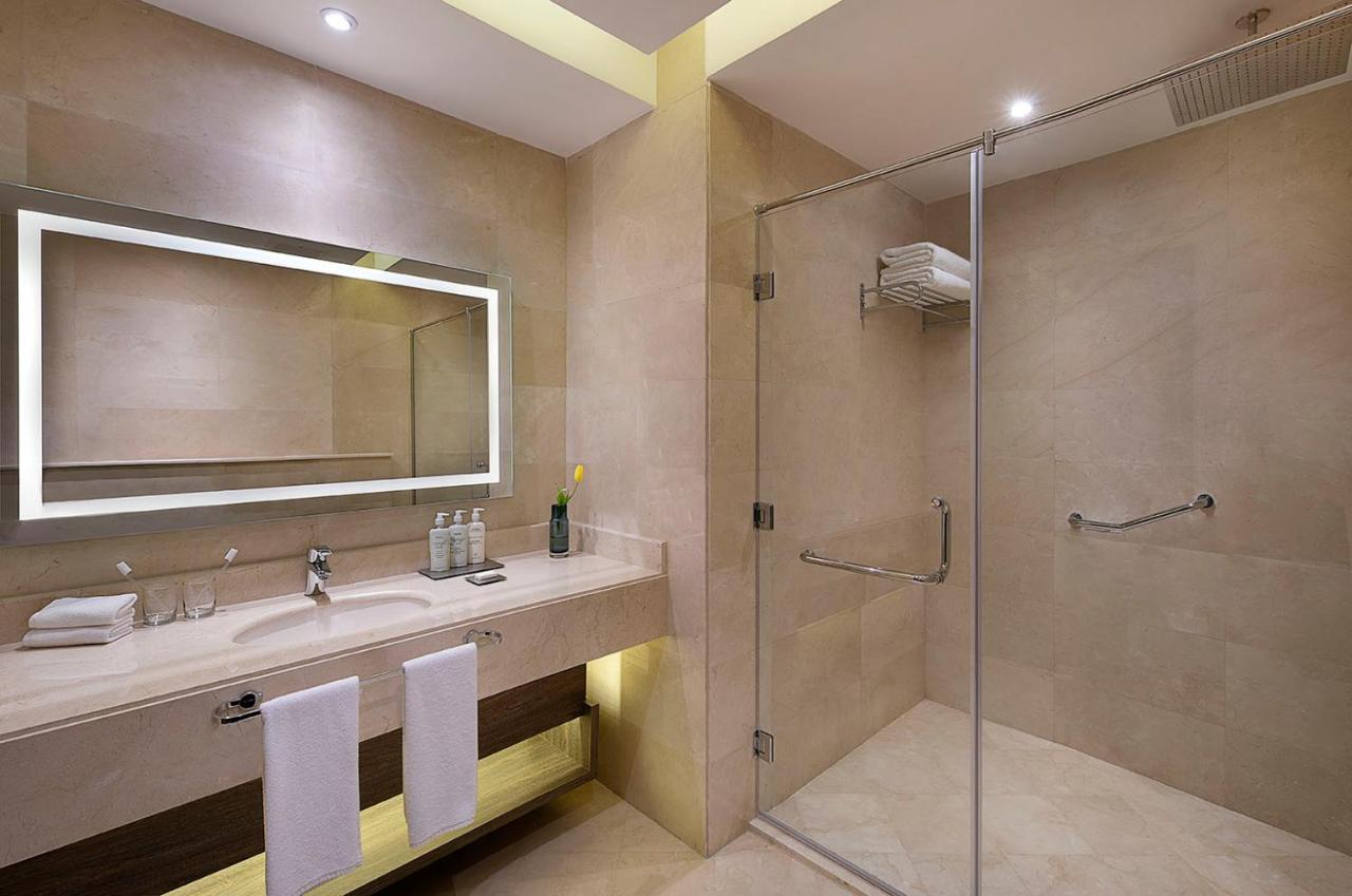 ホテル voco アル コバール アル・コバール エクステリア 写真 A bathroom at the hotel