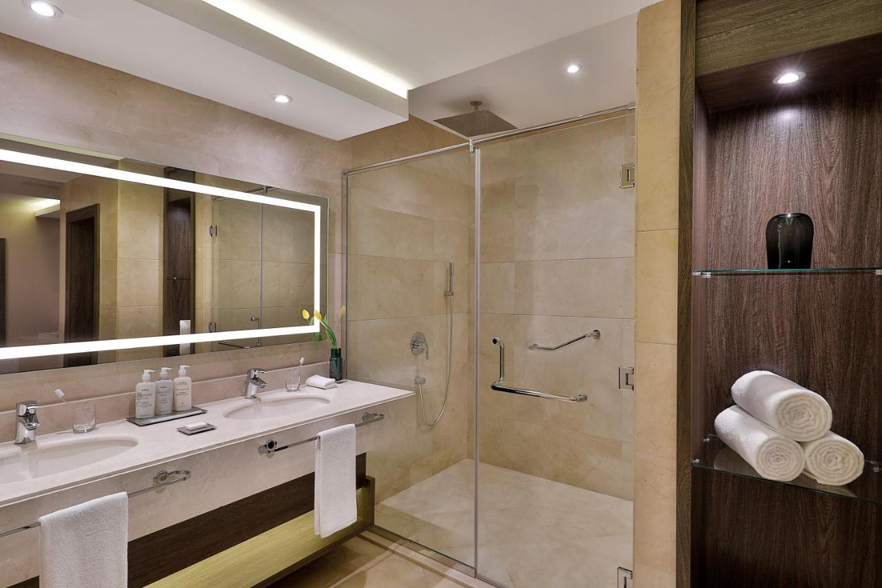 ホテル voco アル コバール アル・コバール エクステリア 写真 A shower enclosure